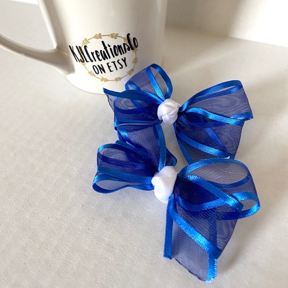 5/$25 Set of 2 Blue and White Bow Clips - Picture 3 of 6